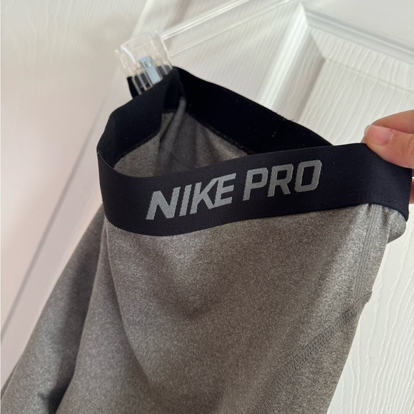Nike Pro Leggings - Picture 3 of 5